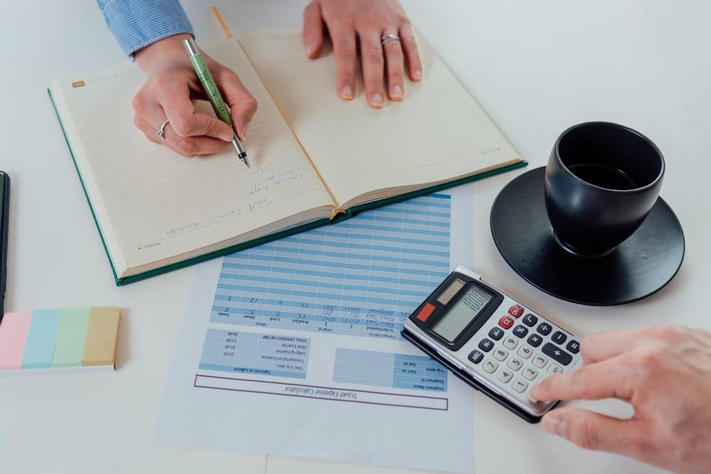  Bizivexceb  税務計画サービス - 貯蓄を最大化し、準拠してください